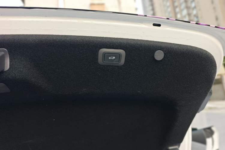 Used Geely Galaxy E8 2024 665 km Range Rear-Drive Starship Long-Range Version Trunk