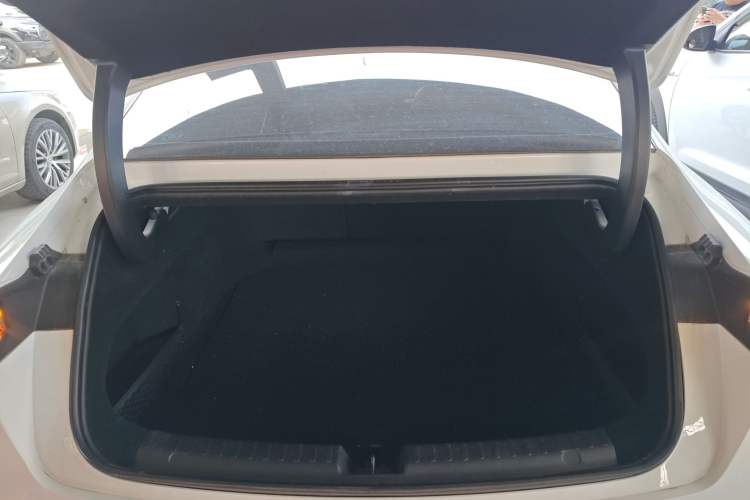 Used Geely Galaxy E8 2024 550 km Range Rear-Drive MAX Trunk