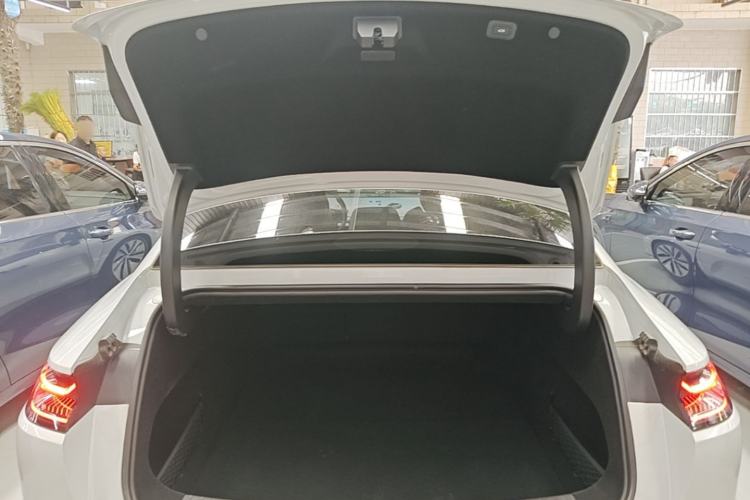 Used Geely Galaxy E8 2024 665 km Range Rear-Drive Starship Long-Range Version Trunk