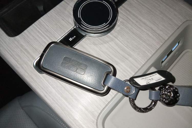 Used Geely Galaxy E8 2024 550 km Range Rear-Drive MAX Vehicle Key