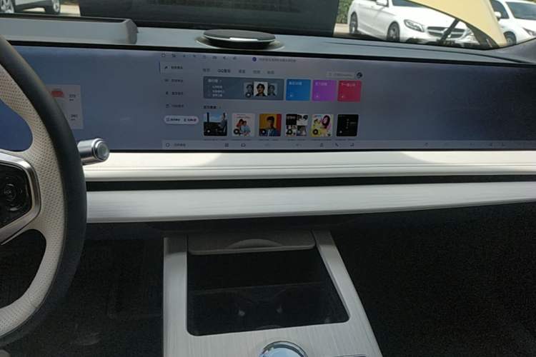 Used Geely Galaxy E8 2024 665 km Range Rear-Drive Starship Long-Range Version Audio And AC Panel