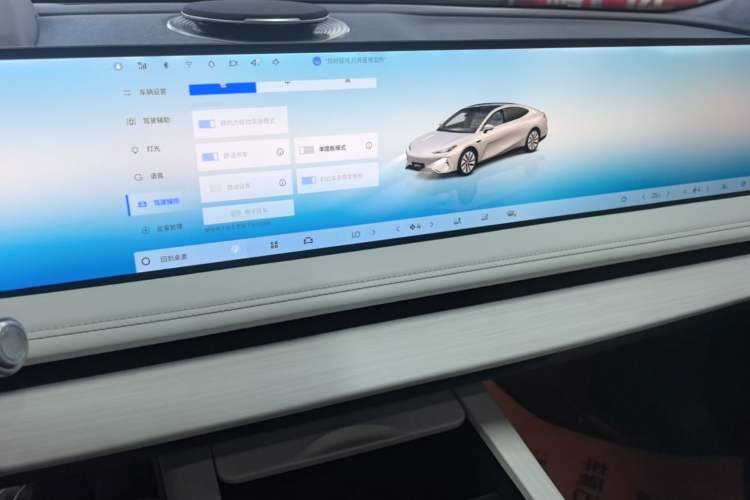 Used Geely Galaxy E8 2024 665 km Range Rear-Drive Starship Long-Range Version Audio And AC Panel