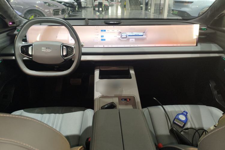 Used Geely Galaxy E8 2024 665 km Range Rear-Drive Starship Long-Range Version Center Console