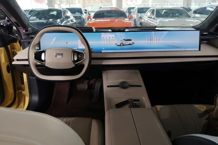 Used Geely Galaxy E8 2024 665 km Range Rear-Drive Starship Long-Range Version Center Console