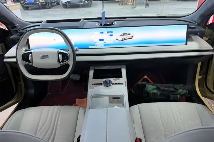 Used Geely Galaxy E8 2024 665 km Range Rear-Drive Starship Long-Range Version Center Console