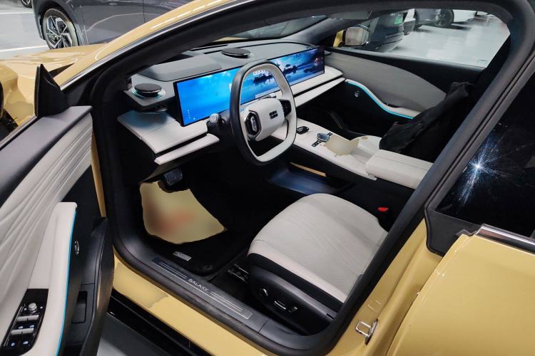 Used Geely Galaxy E8 2024 665 km Range Rear-Drive Starship Long-Range Version Driver Seat