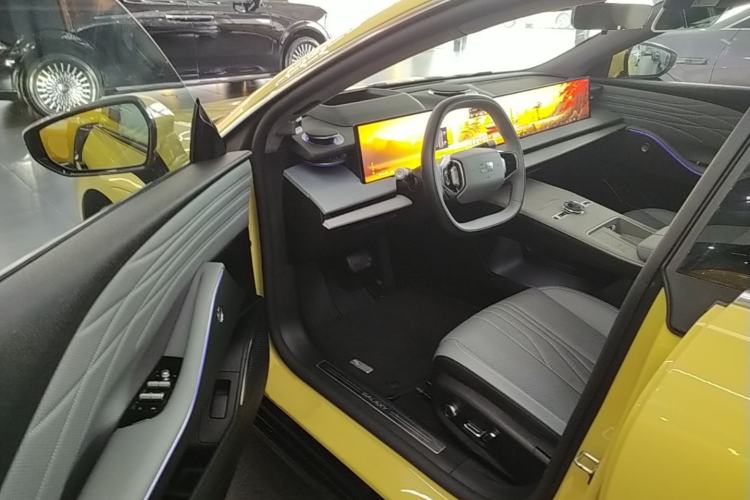 Used Geely Galaxy E8 2024 665 km Range Rear-Drive Starship Long-Range Version Driver Seat