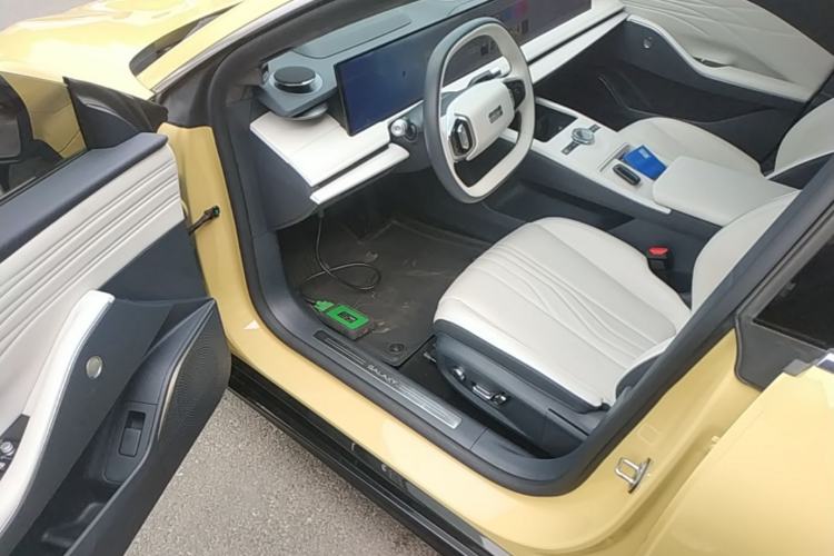 Used Geely Galaxy E8 2024 665 km Range Rear-Drive Starship Long-Range Version Driver Seat