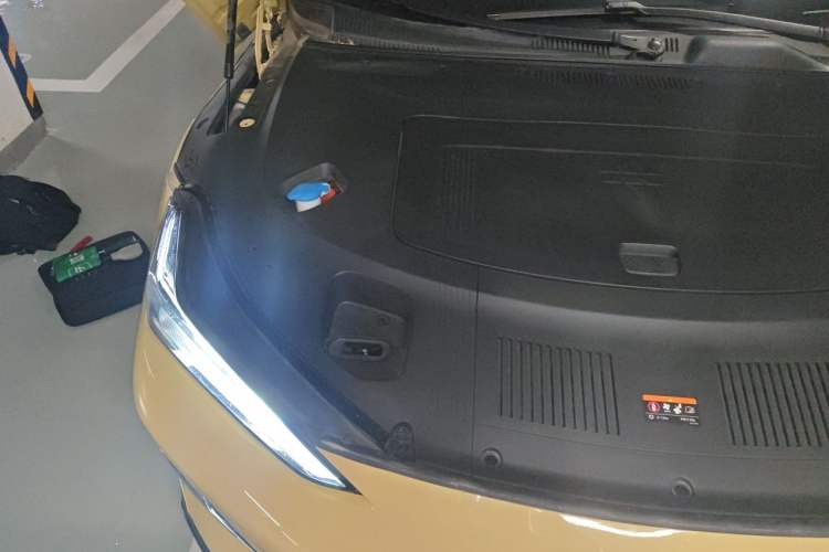 Used Geely Galaxy E8 2024 665 km Range Rear-Drive Starship Long-Range Version Engine Bay Right