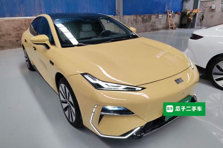 Used Geely Galaxy E8 2024 665 km Range Rear-Drive Starship Long-Range Version Front Right 45 Deg