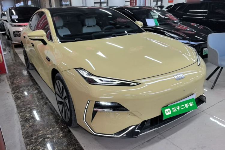 Used Geely Galaxy E8 2024 665 km Range Rear-Drive Starship Long-Range Version Front Right 45 Deg