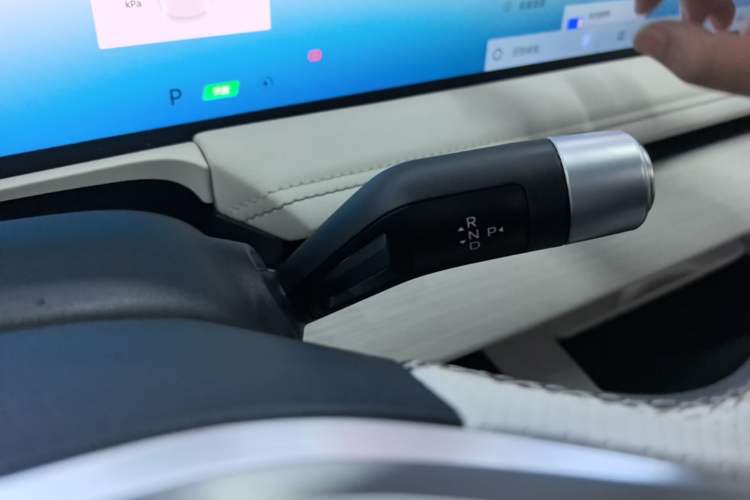 Used Geely Galaxy E8 2024 665 km Range Rear-Drive Starship Long-Range Version Gear Lever