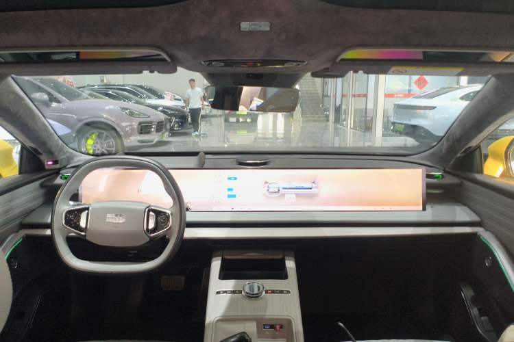 Used Geely Galaxy E8 2024 665 km Range Rear-Drive Starship Long-Range Version Headliner