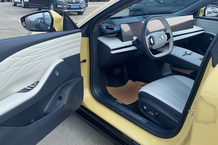 Used Geely Galaxy E8 2024 665 km Range Rear-Drive Starship Long-Range Version Interior 2