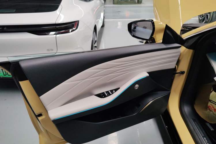 Used Geely Galaxy E8 2024 665 km Range Rear-Drive Starship Long-Range Version Left Front Door Interior