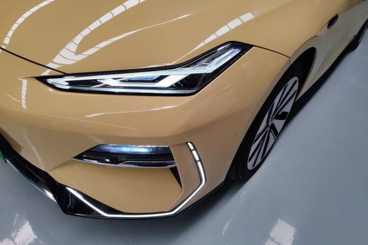Used Geely Galaxy E8 2024 665 km Range Rear-Drive Starship Long-Range Version Left Front Headlight