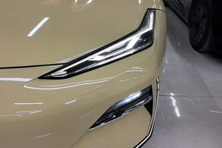 Used Geely Galaxy E8 2024 665 km Range Rear-Drive Starship Long-Range Version Left Front Headlight