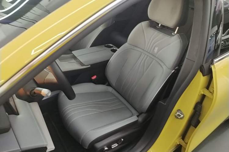 Used Geely Galaxy E8 2024 665 km Range Rear-Drive Starship Long-Range Version Left Front Seat