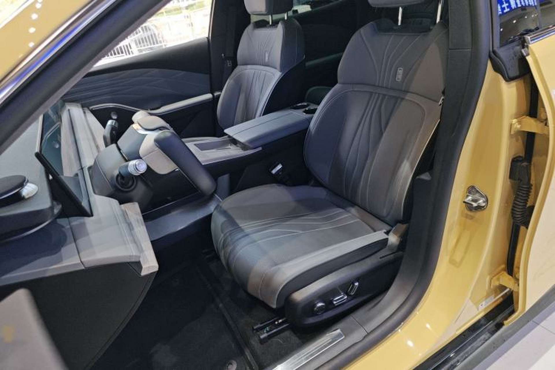 Used Geely Galaxy E8 2024 665 km Range Rear-Drive Starship Long-Range Version Left Front Seat