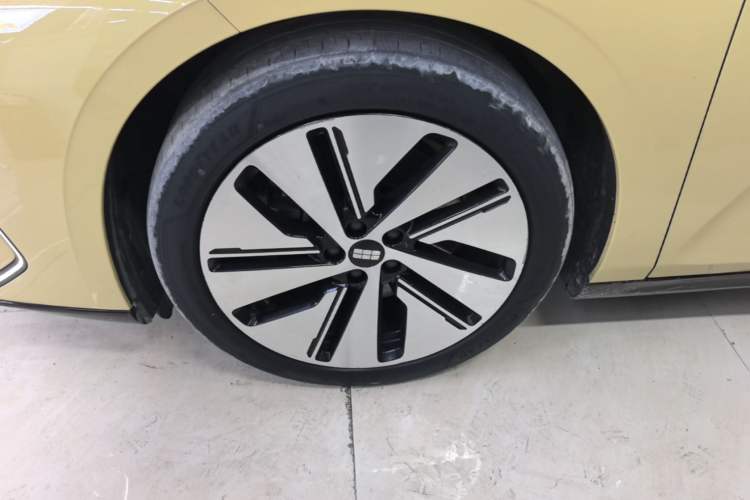 Used Geely Galaxy E8 2024 665 km Range Rear-Drive Starship Long-Range Version Left Front Wheel Hub
