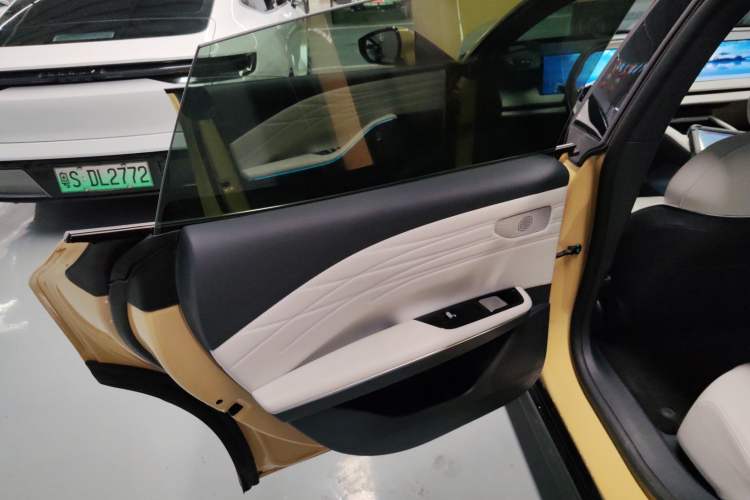Used Geely Galaxy E8 2024 665 km Range Rear-Drive Starship Long-Range Version Left Rear Door Interior