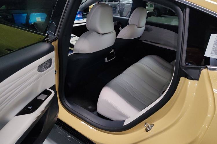 Used Geely Galaxy E8 2024 665 km Range Rear-Drive Starship Long-Range Version Left Rear Seat