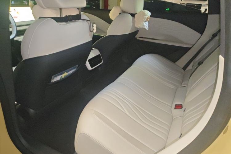 Used Geely Galaxy E8 2024 665 km Range Rear-Drive Starship Long-Range Version Left Rear Seat
