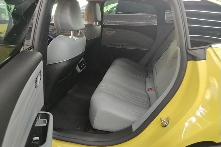 Used Geely Galaxy E8 2024 665 km Range Rear-Drive Starship Long-Range Version Left Rear Seat