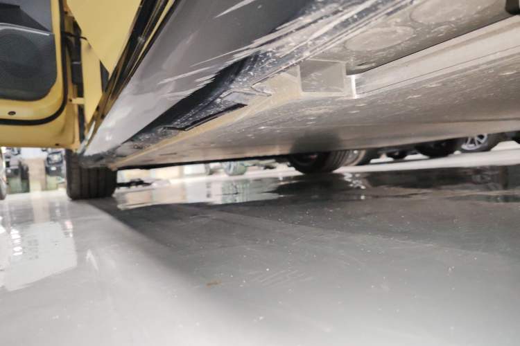Used Geely Galaxy E8 2024 665 km Range Rear-Drive Starship Long-Range Version Left Side Sill