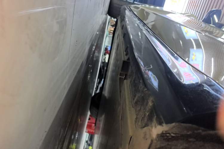 Used Geely Galaxy E8 2024 665 km Range Rear-Drive Starship Long-Range Version Left Side Sill