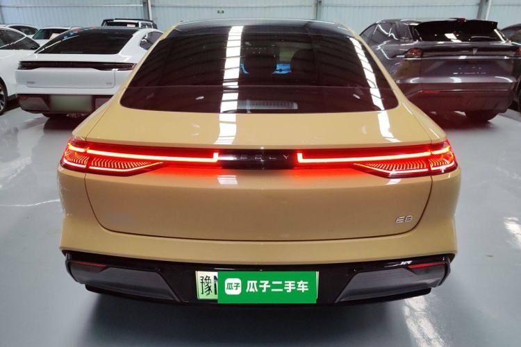 Used Geely Galaxy E8 2024 665 km Range Rear-Drive Starship Long-Range Version Rear
