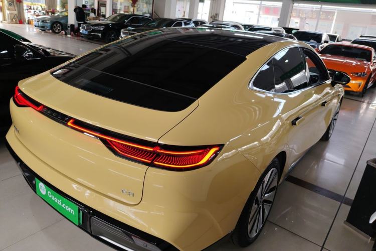 Used Geely Galaxy E8 2024 665 km Range Rear-Drive Starship Long-Range Version Rear Right 45 Deg