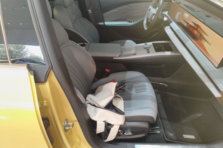 Used Geely Galaxy E8 2024 665 km Range Rear-Drive Starship Long-Range Version Right Front Seat