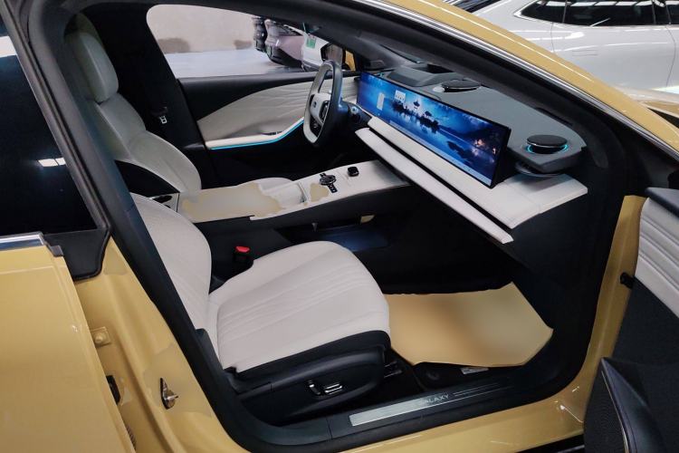 Used Geely Galaxy E8 2024 665 km Range Rear-Drive Starship Long-Range Version Right Front Seat