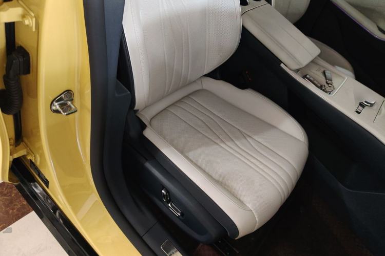Used Geely Galaxy E8 2024 665 km Range Rear-Drive Starship Long-Range Version Right Front Seat