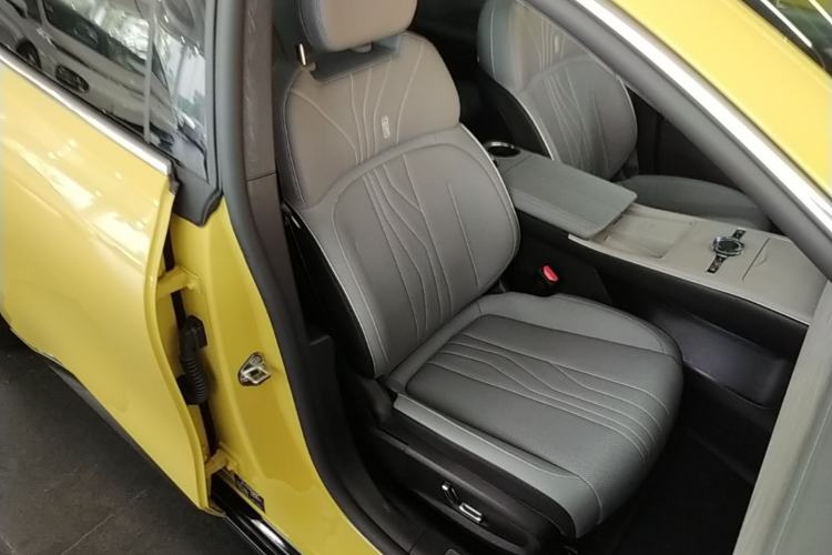 Used Geely Galaxy E8 2024 665 km Range Rear-Drive Starship Long-Range Version Right Front Seat