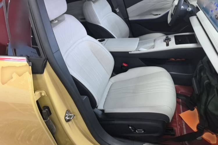Used Geely Galaxy E8 2024 665 km Range Rear-Drive Starship Long-Range Version Right Front Seat