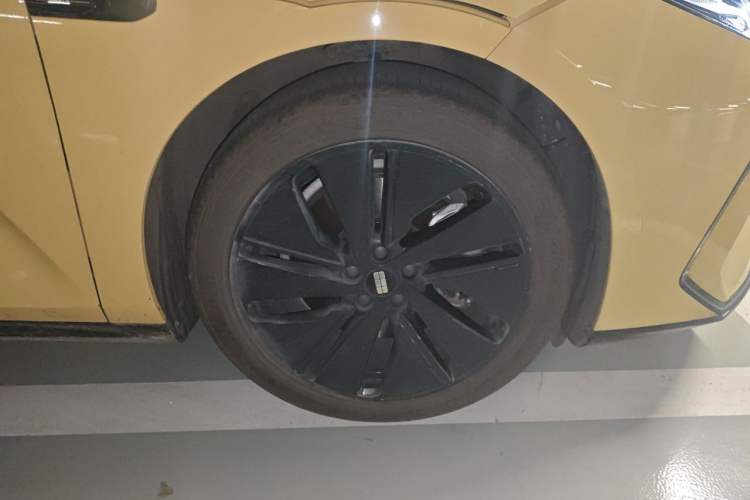 Used Geely Galaxy E8 2024 665 km Range Rear-Drive Starship Long-Range Version Right Front Wheel Hub
