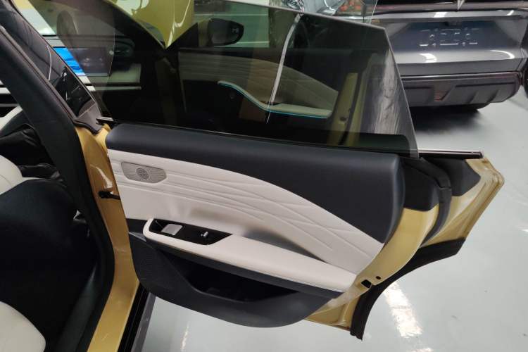 Used Geely Galaxy E8 2024 665 km Range Rear-Drive Starship Long-Range Version Right Rear Door Interior