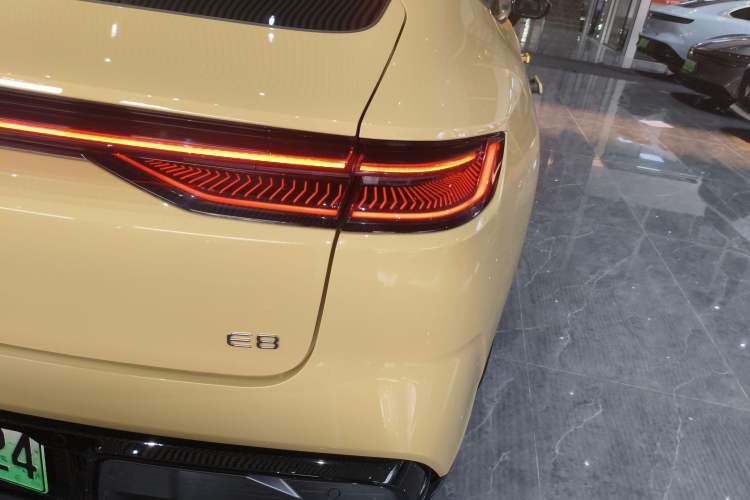 Used Geely Galaxy E8 2024 665 km Range Rear-Drive Starship Long-Range Version Right Rear Taillight