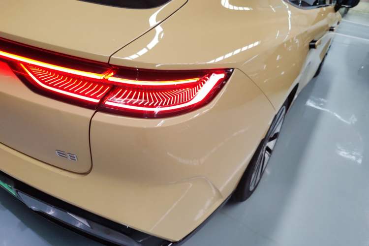 Used Geely Galaxy E8 2024 665 km Range Rear-Drive Starship Long-Range Version Right Rear Taillight