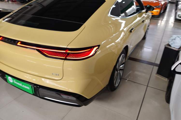 Used Geely Galaxy E8 2024 665 km Range Rear-Drive Starship Long-Range Version Right Rear Taillight