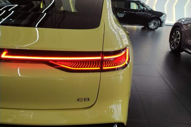 Used Geely Galaxy E8 2024 665 km Range Rear-Drive Starship Long-Range Version Right Rear Taillight