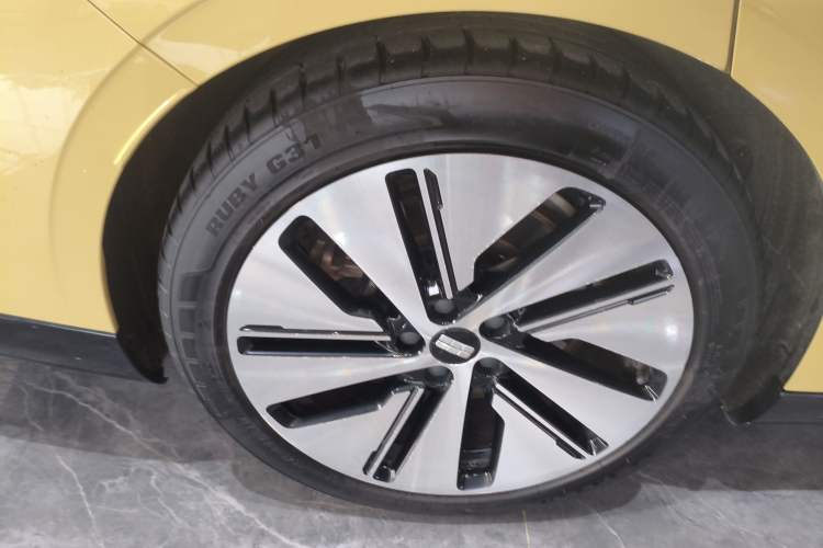 Used Geely Galaxy E8 2024 665 km Range Rear-Drive Starship Long-Range Version Right Rear Wheel Hub
