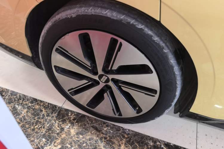 Used Geely Galaxy E8 2024 665 km Range Rear-Drive Starship Long-Range Version Right Rear Wheel Hub