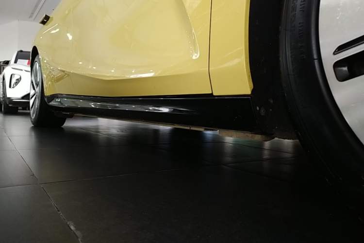 Used Geely Galaxy E8 2024 665 km Range Rear-Drive Starship Long-Range Version Right Side Sill