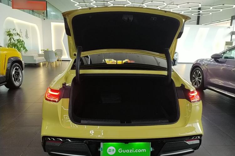 Used Geely Galaxy E8 2024 665 km Range Rear-Drive Starship Long-Range Version Trunk