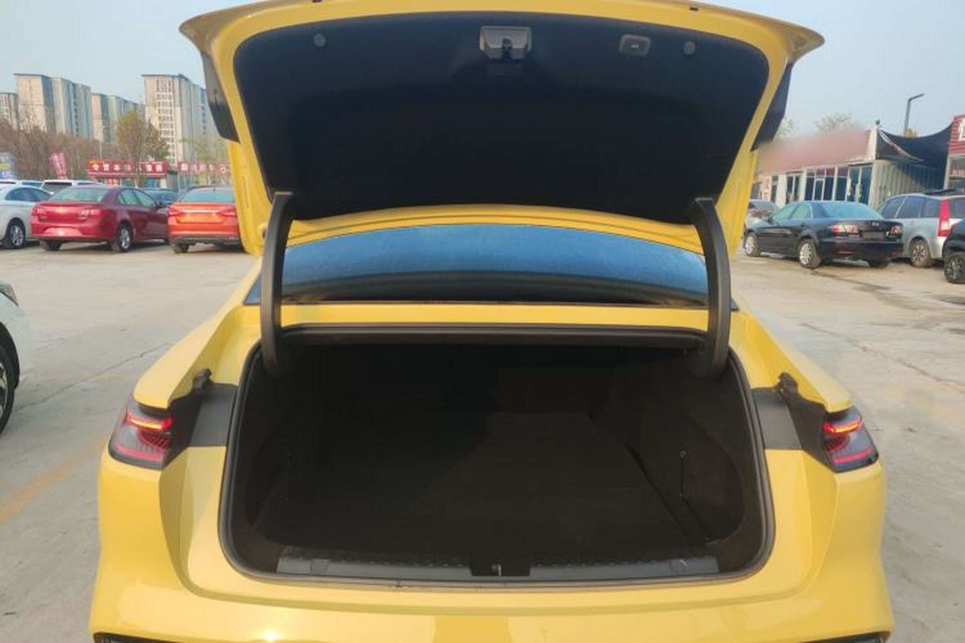 Used Geely Galaxy E8 2024 665 km Range Rear-Drive Starship Long-Range Version Trunk