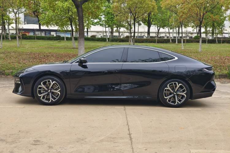 Used Geely Galaxy E8 2025 575 km Exploration Intelligent Driving Edition Exterior 3