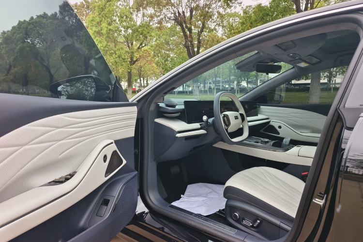 Used Geely Galaxy E8 2025 575 km Exploration Intelligent Driving Edition Interior 1